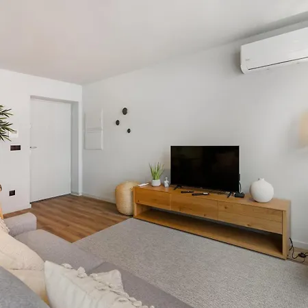 Daire Guestready - Grey Roof In Nova De Gaia *